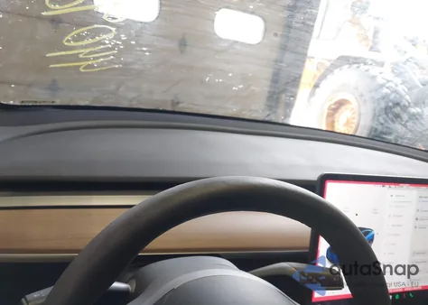 2021 Tesla Model Y Long Range Dual Motor All-Wheel Drive z USA, uszkodzony, nr VIN 5YJYGDEE2MF209015